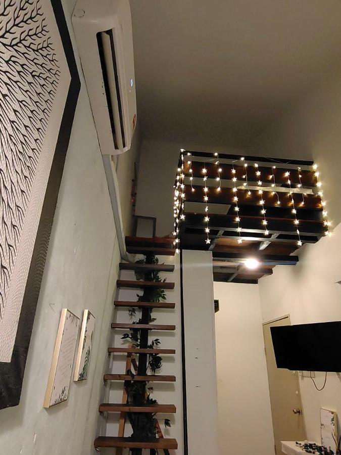 Lima.Tujoh Hotel Кучинг Екстериор снимка